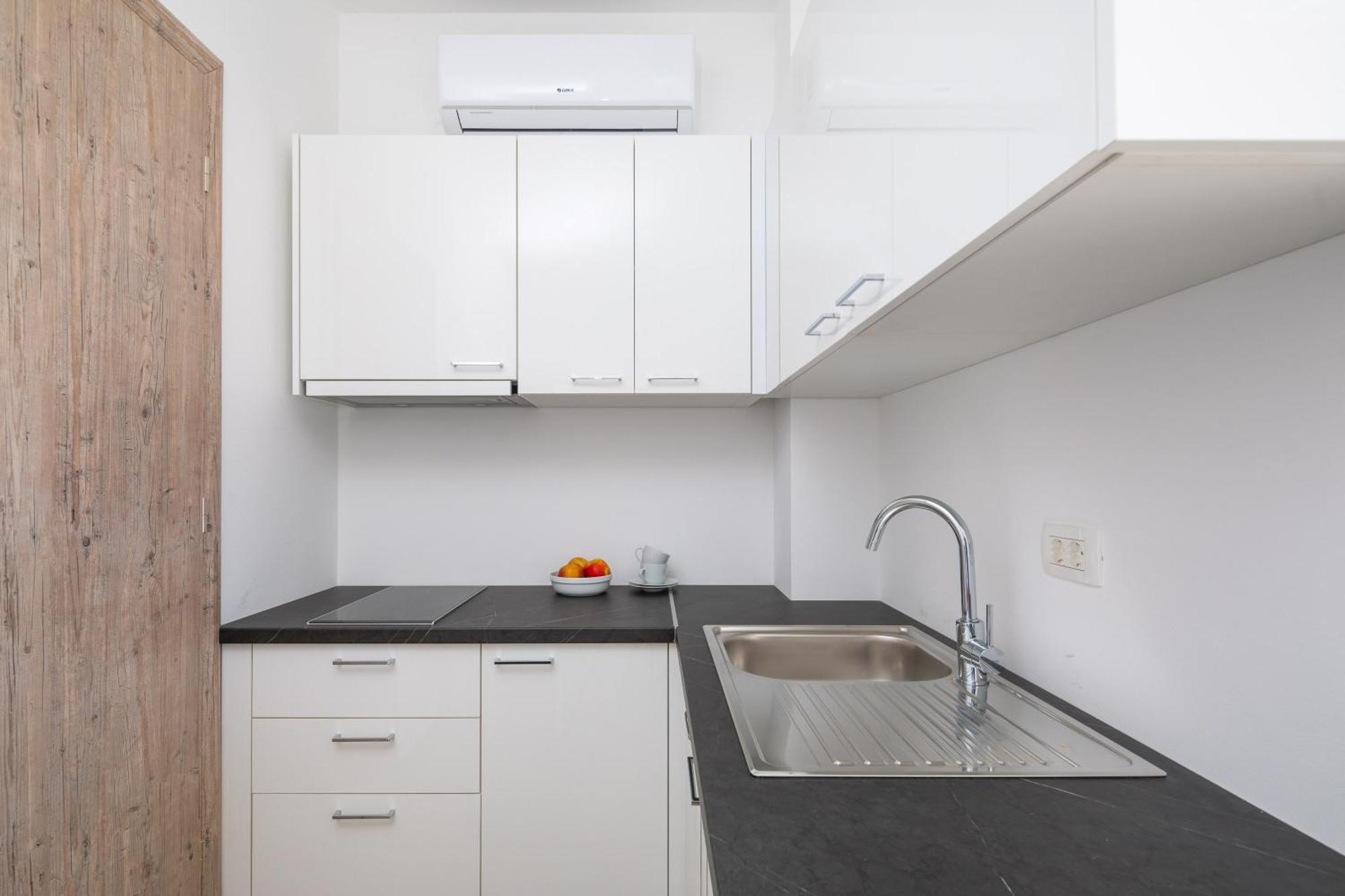 Beach Sunrise Apartments Dugi Rat Exterior foto