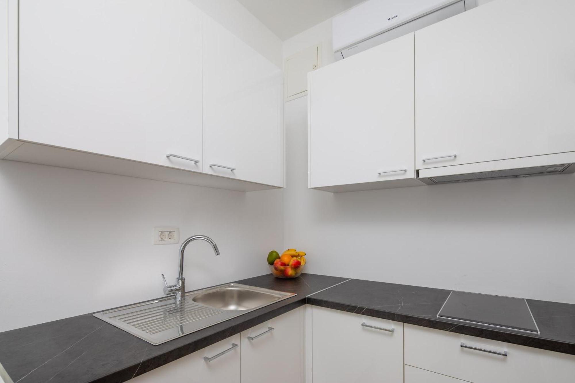 Beach Sunrise Apartments Dugi Rat Exterior foto